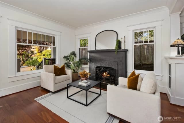 Property photo for 309 Lynn Street, Seattle photo 5