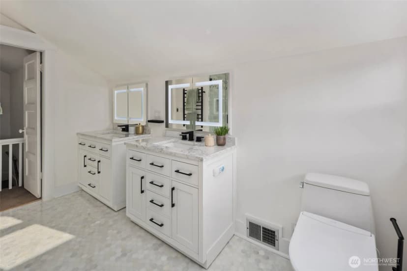 Property photo for 309 Lynn Street, Seattle photo 21