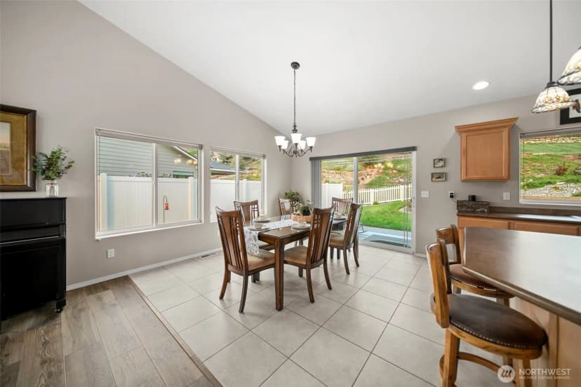 Property photo for 2012 Linville Drive, Wenatchee photo 12
