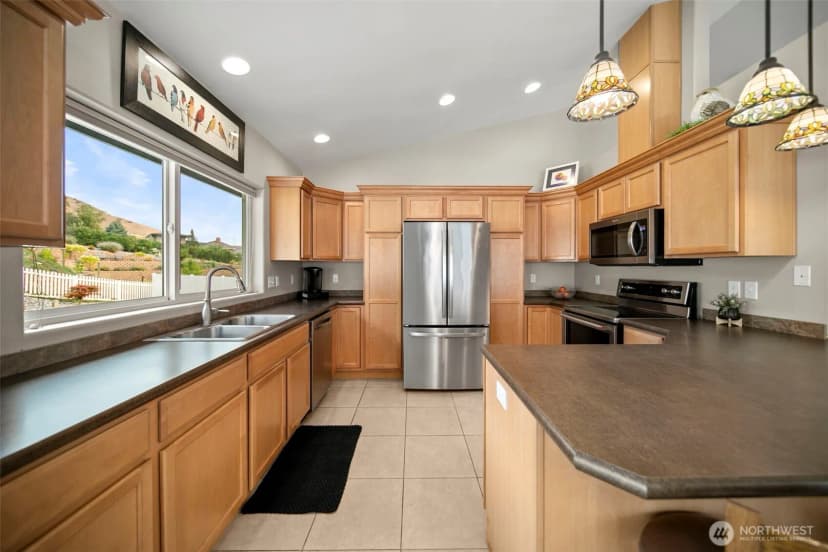 Property photo for 2012 Linville Drive, Wenatchee photo 6