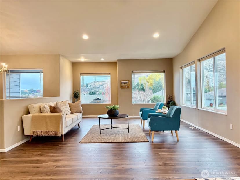 Property photo for 2012 Linville Drive, Wenatchee photo 4