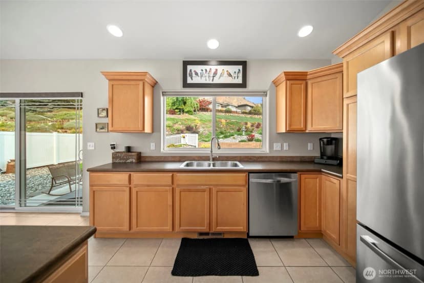 Property photo for 2012 Linville Drive, Wenatchee photo 9