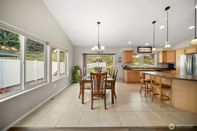 Property photo for 2012 Linville Drive, Wenatchee photo 11