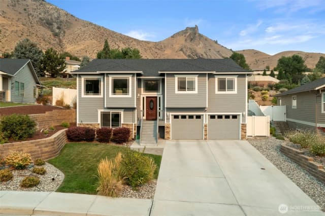 Property photo for 2012 Linville Drive, Wenatchee photo 2