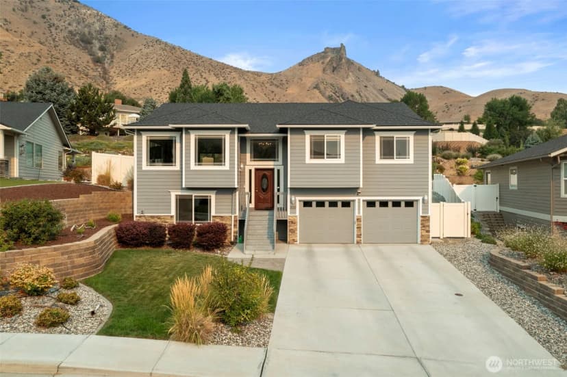 Property photo for 2012 Linville Drive, Wenatchee photo 2