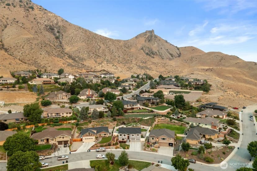 Property photo for 2012 Linville Drive, Wenatchee photo 37