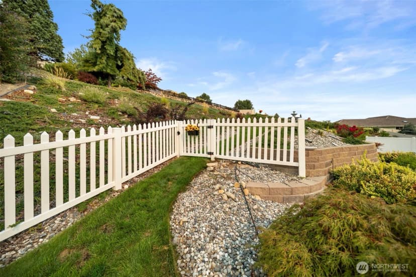 Property photo for 2012 Linville Drive, Wenatchee photo 35