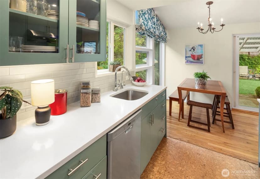 Property photo for 2020 Ne 102nd Street, Seattle photo 12