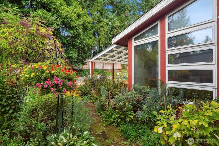 Property photo for 2020 Ne 102nd Street, Seattle photo 29
