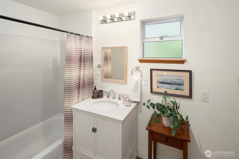 Property photo for 2020 Ne 102nd Street, Seattle photo 25