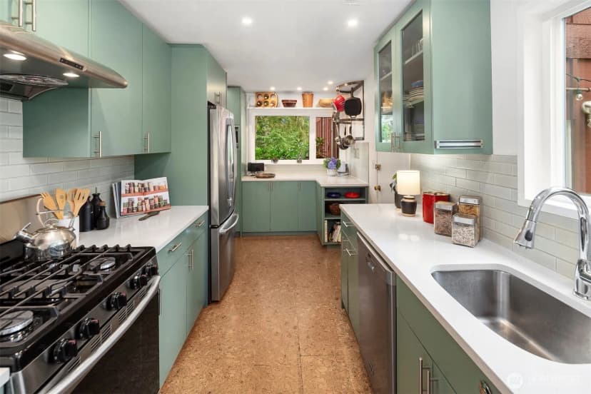 Property photo for 2020 Ne 102nd Street, Seattle photo 11