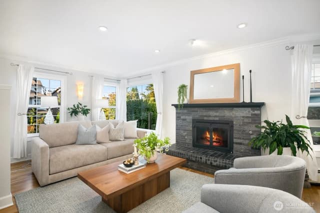 Property photo for 119 Ne 63rd Street, Seattle photo 3