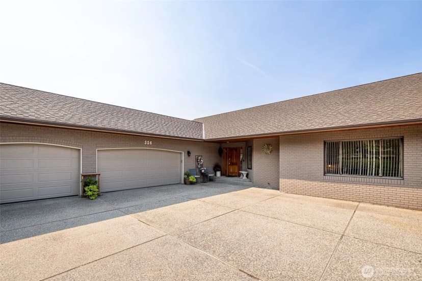 Property photo for 326 23rd Street Ne, East Wenatchee photo 2