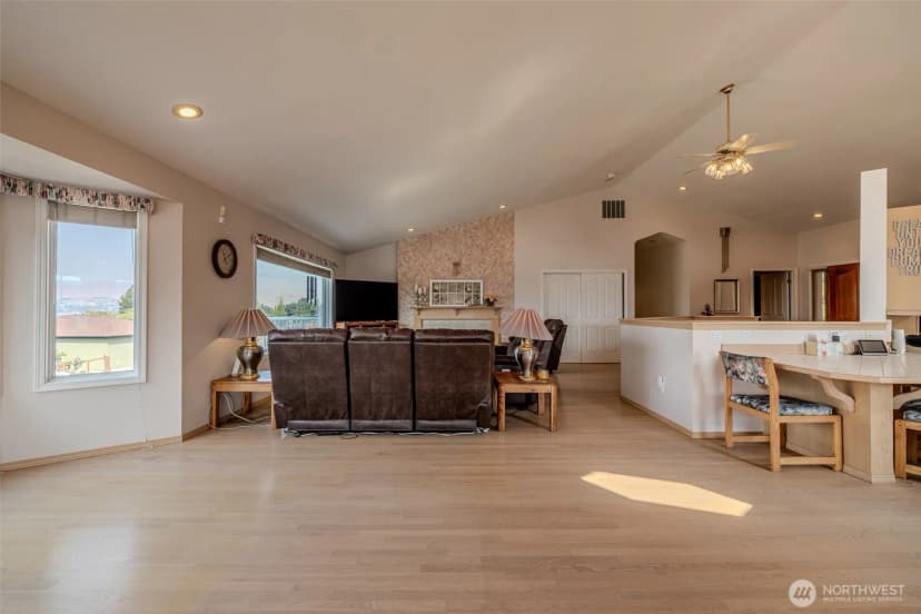 Property photo for 326 23rd Street Ne, East Wenatchee photo 16