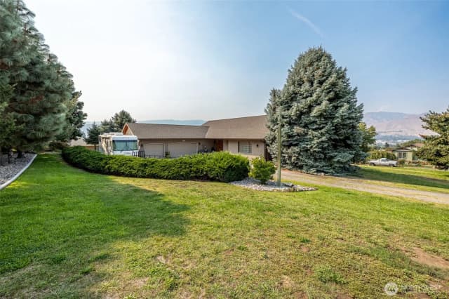 Property photo for 326 23rd Street Ne, East Wenatchee