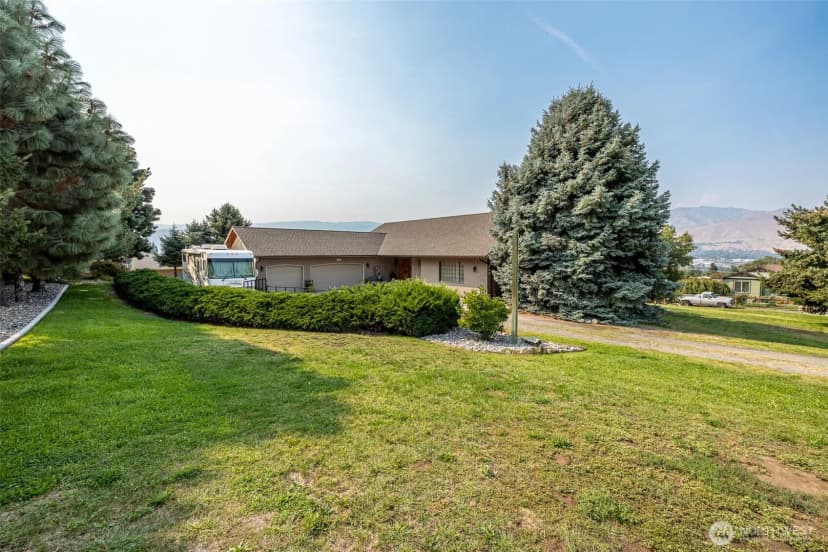 Property photo for 326 23rd Street Ne, East Wenatchee
