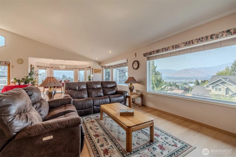 Property photo for 326 23rd Street Ne, East Wenatchee photo 12