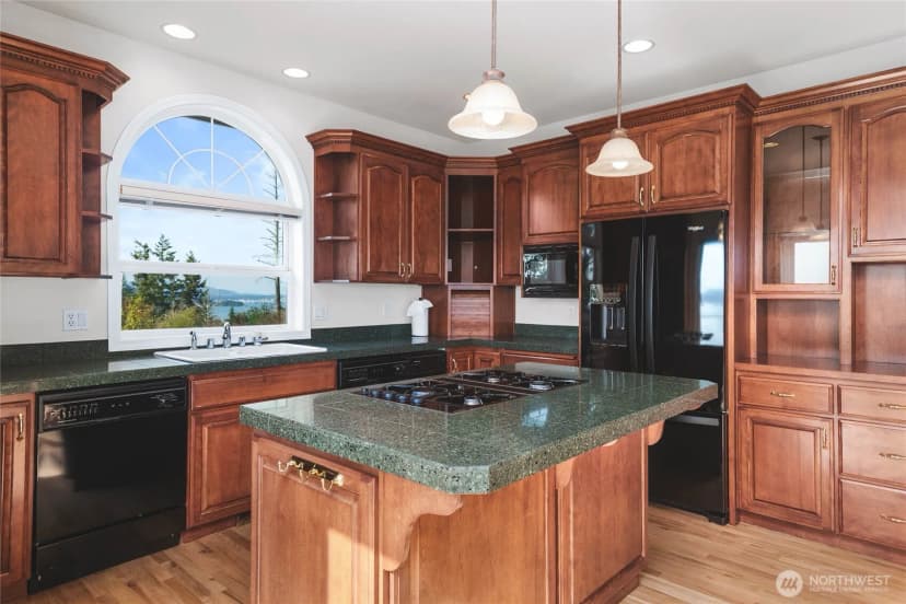 Property photo for 8661 Southridge Place, Anacortes photo 9