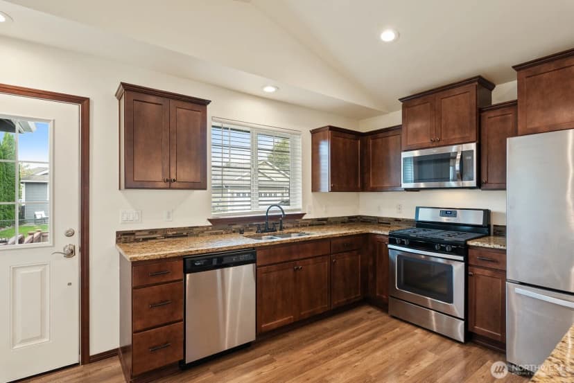 Property photo for 270 Lewis Place, Sedro Woolley photo 11