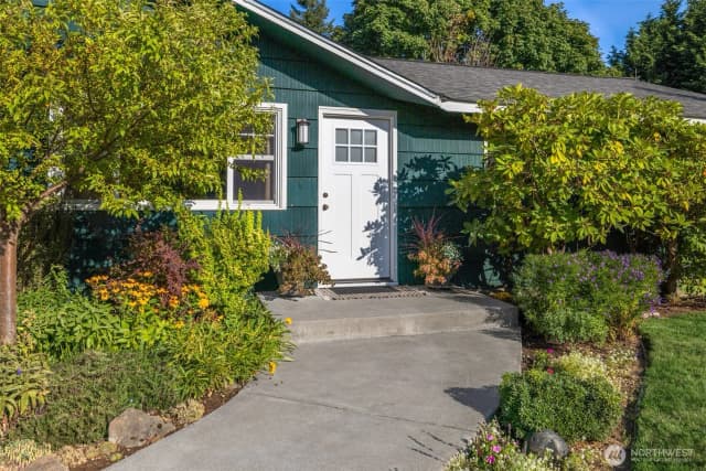 Property photo for 1300 Queen Avenue Ne, Renton photo 5
