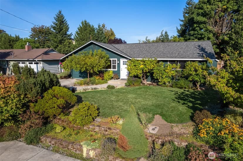Property photo for 1300 Queen Avenue Ne, Renton photo 2