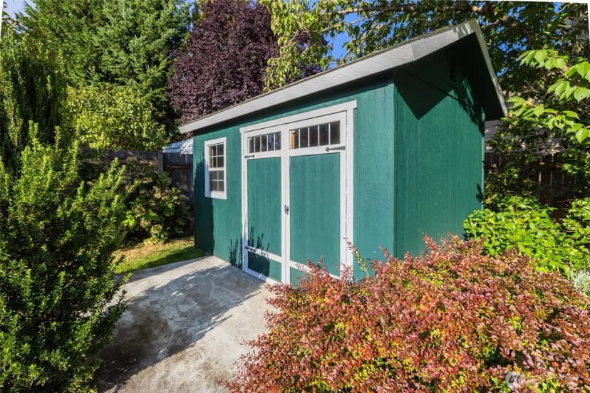 Property photo for 1300 Queen Avenue Ne, Renton photo 24