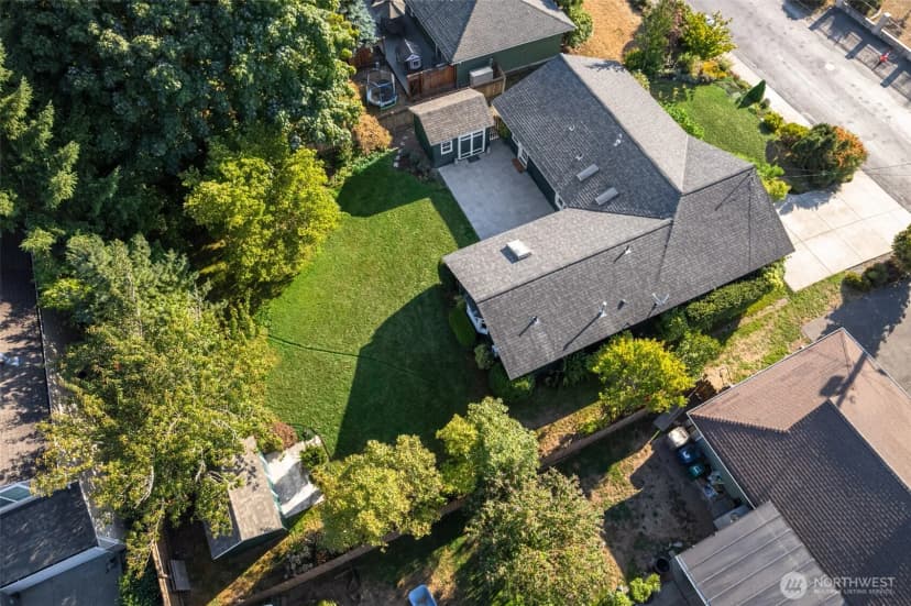 Property photo for 1300 Queen Avenue Ne, Renton photo 28