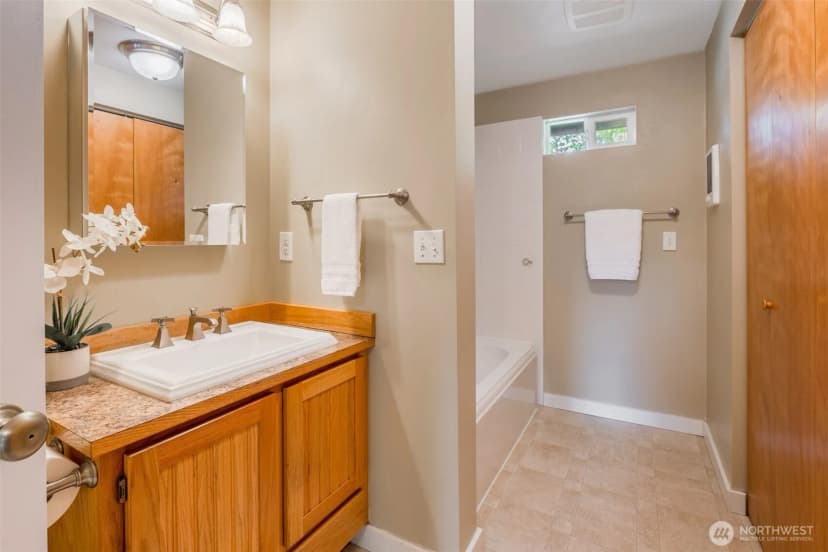 Property photo for 1300 Queen Avenue Ne, Renton photo 19