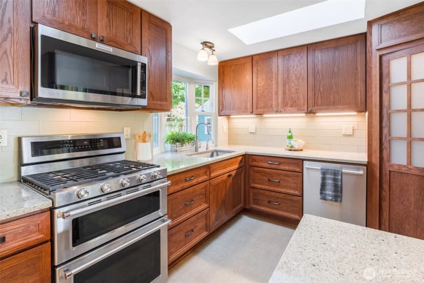 Property photo for 1300 Queen Avenue Ne, Renton photo 11