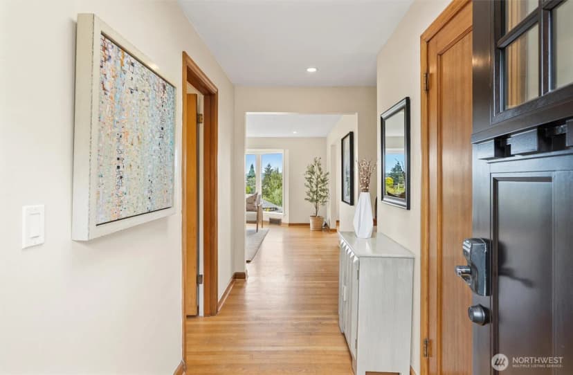 Property photo for 730 W Etruria Street, Seattle photo 3