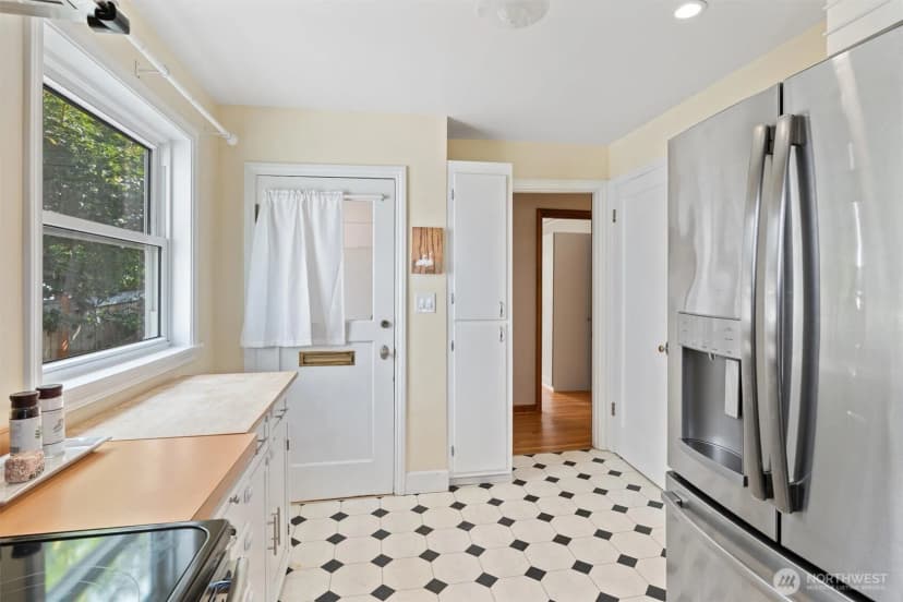 Property photo for 730 W Etruria Street, Seattle photo 11