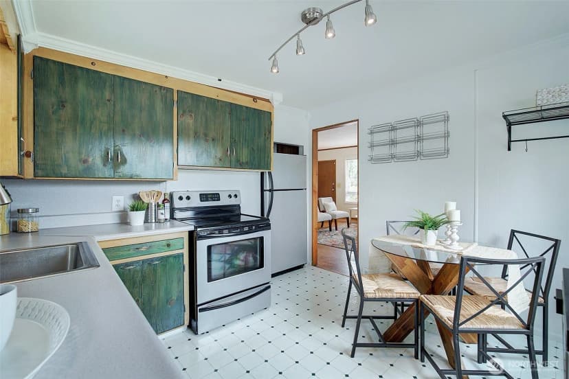 Property photo for 2138 N 130th Street, Seattle photo 10