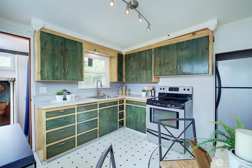 Property photo for 2138 N 130th Street, Seattle photo 9