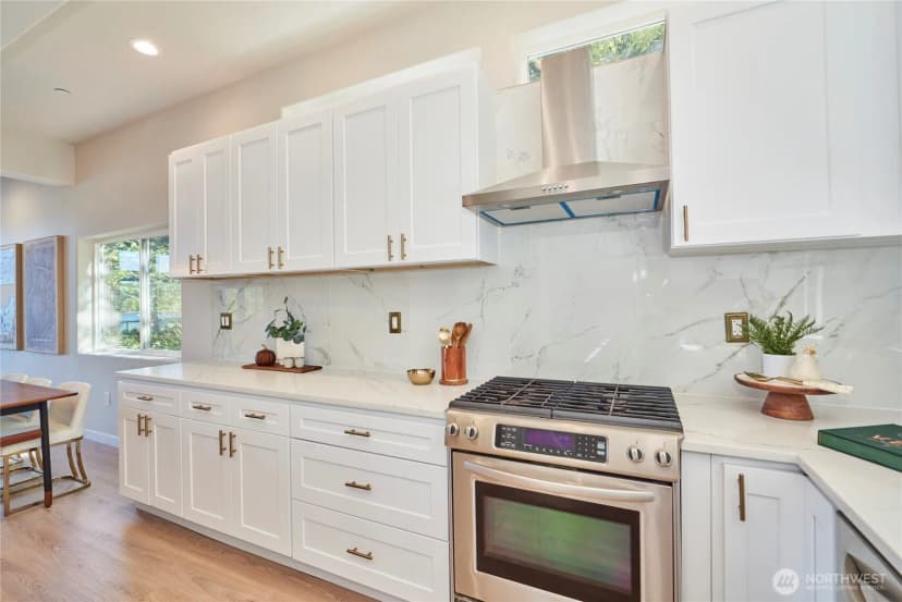 Property photo for 18360 W Lake Desire Drive, Renton photo 10