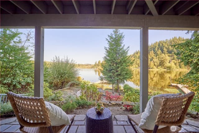 Property photo for 18360 W Lake Desire Drive, Renton photo 4
