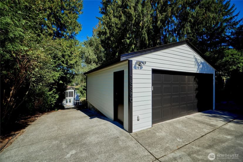 Property photo for 18360 W Lake Desire Drive, Renton photo 34