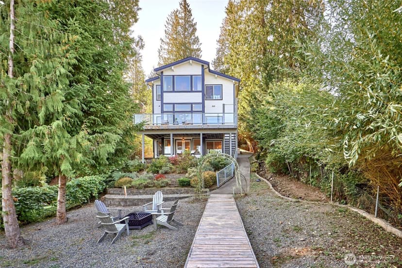 Property photo for 18360 W Lake Desire Drive, Renton photo 2