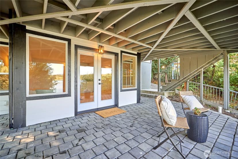 Property photo for 18360 W Lake Desire Drive, Renton photo 6