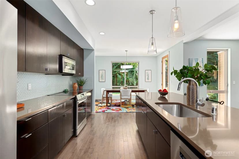 Property photo for 9310 Hemlock Avenue Ne, Bainbridge Island photo 4