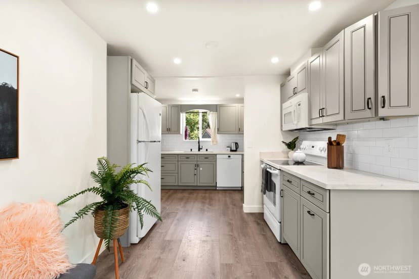 Property photo for 2802 S Orcas Street, Seattle photo 9