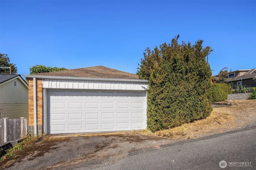 Property photo for 812 Main Street, Edmonds photo 16