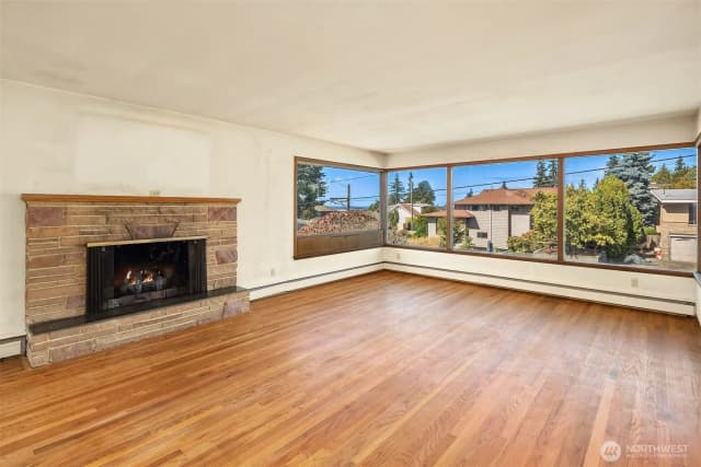 Property photo for 812 Main Street, Edmonds photo 4