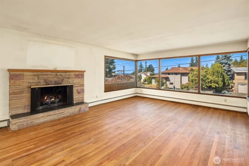 Property photo for 812 Main Street, Edmonds photo 4
