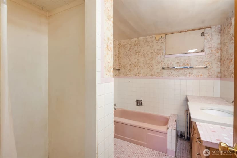Property photo for 812 Main Street, Edmonds photo 12