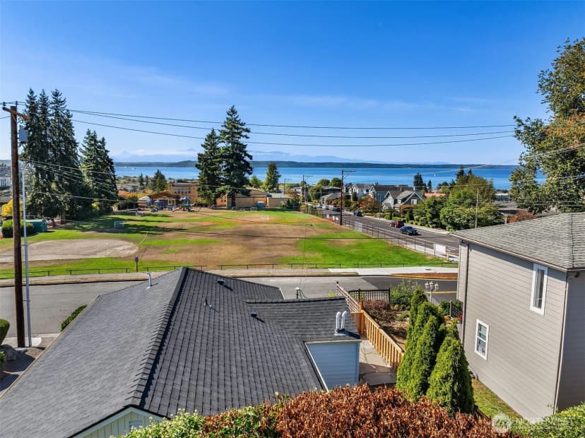 Property photo for 812 Main Street, Edmonds photo 23