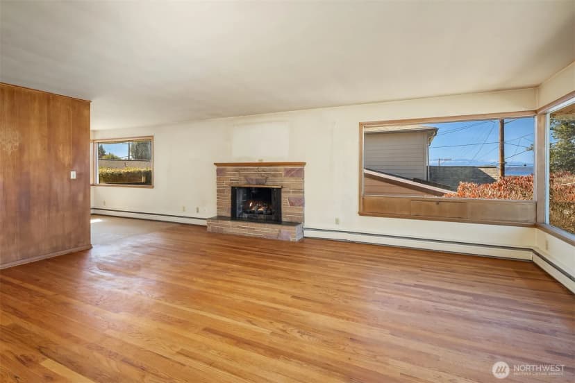 Property photo for 812 Main Street, Edmonds photo 3