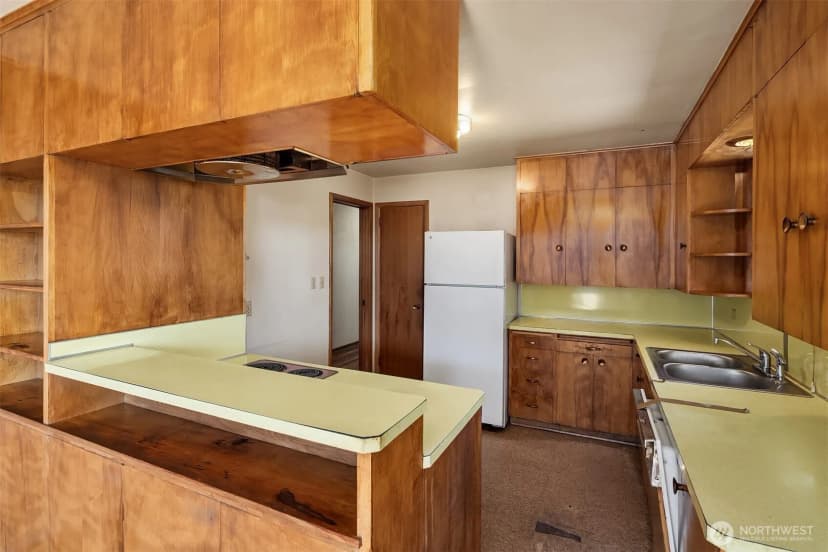 Property photo for 812 Main Street, Edmonds photo 6