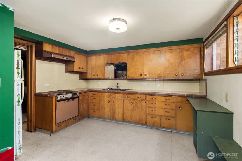 Property photo for 812 Main Street, Edmonds photo 11