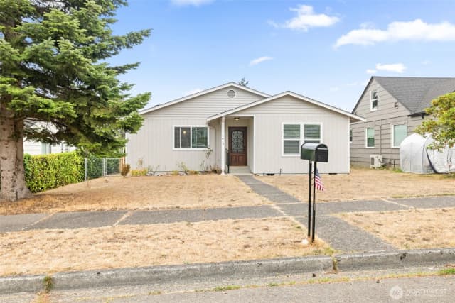 Property photo for 1415 E 4th Street, Port Angeles