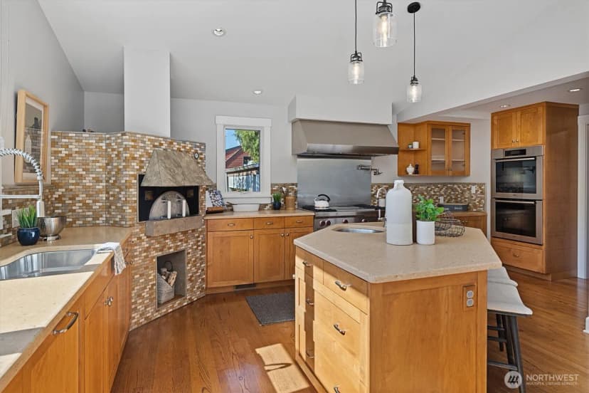 Property photo for 6023 Ne 61st Street, Seattle photo 9